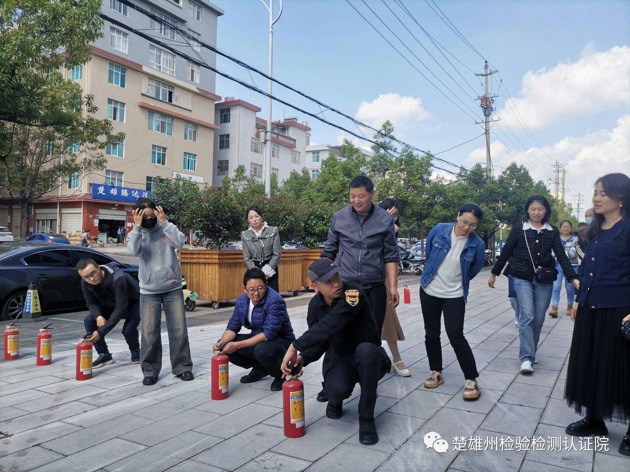 楚雄州检验检测认证院开展交通安全 消防安全知识讲座及消防应急演练